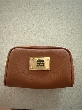 Michael Kors Tan/Brown pouch